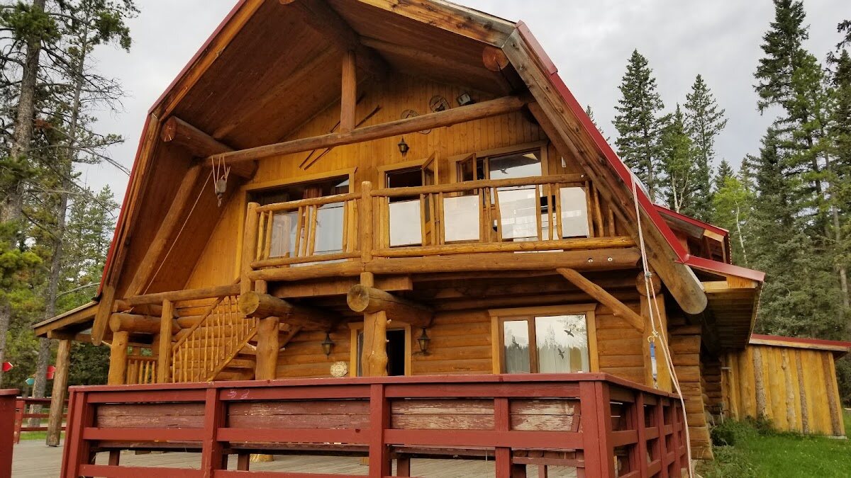 Folk Tree Lodge