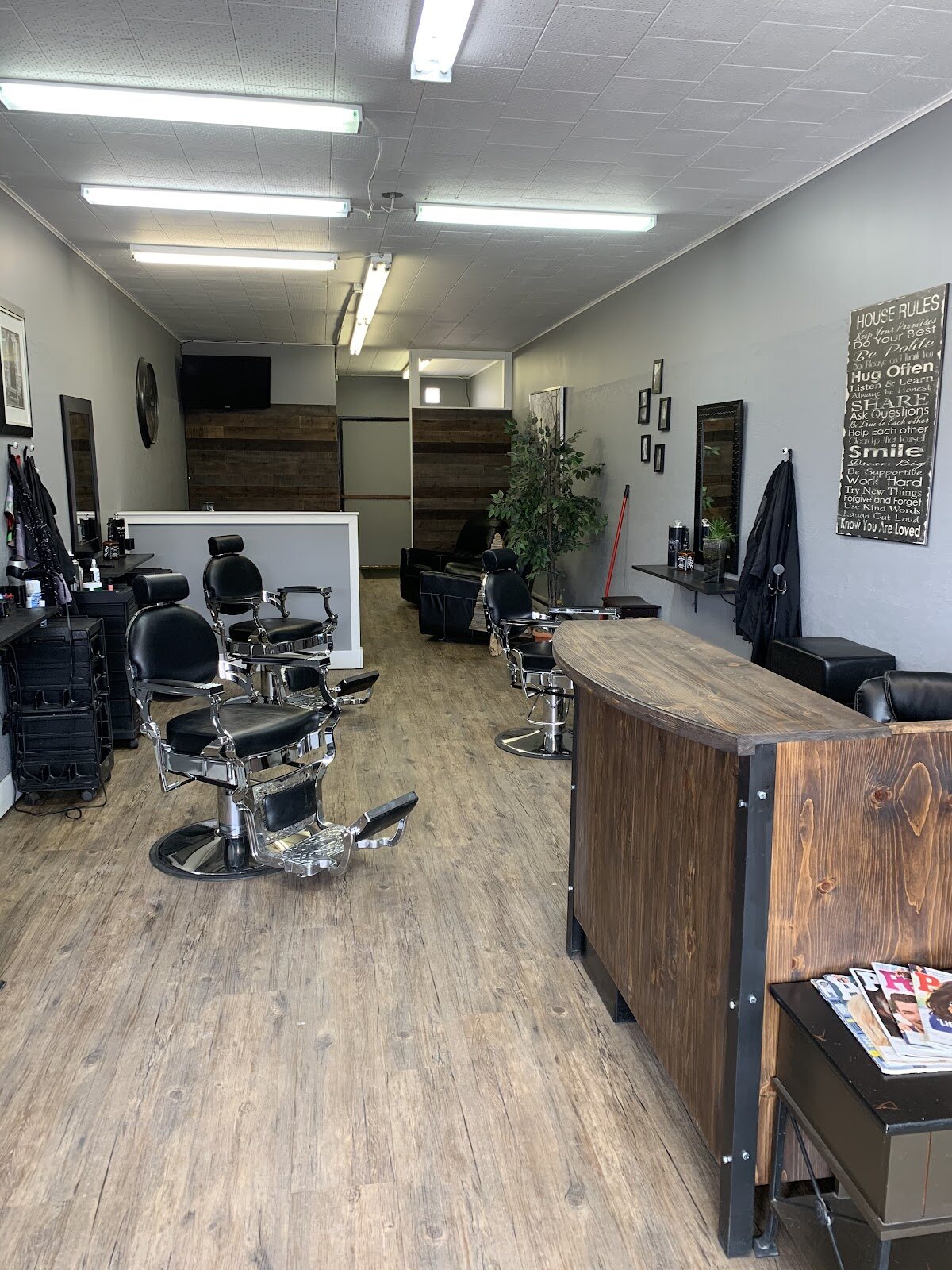 Kelly's barbershop and salon