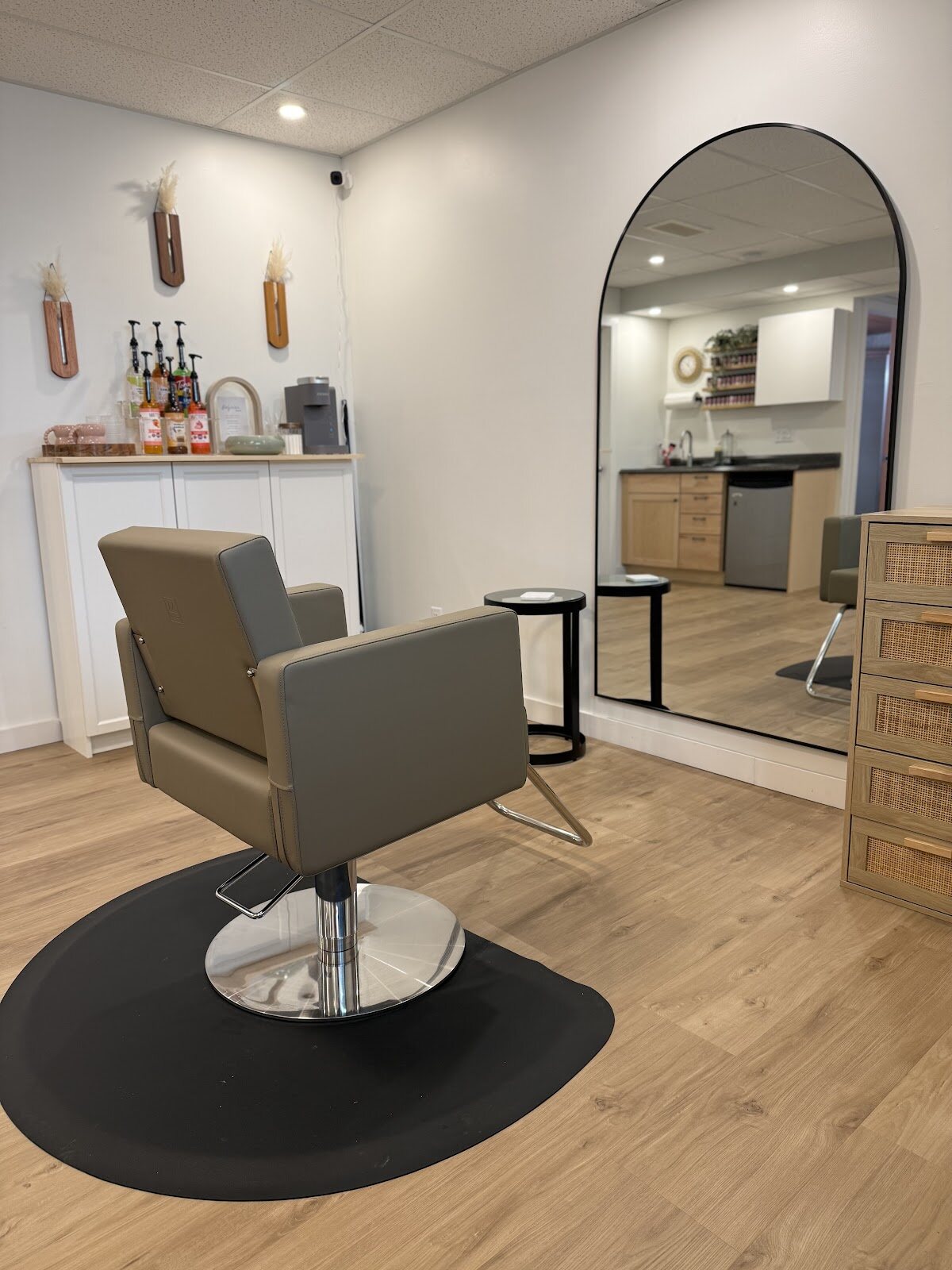 Oaks + Mane Hair Studio