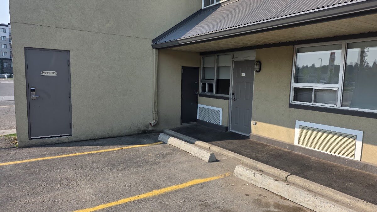 Super 8 by Wyndham Macleod Trail Calgary